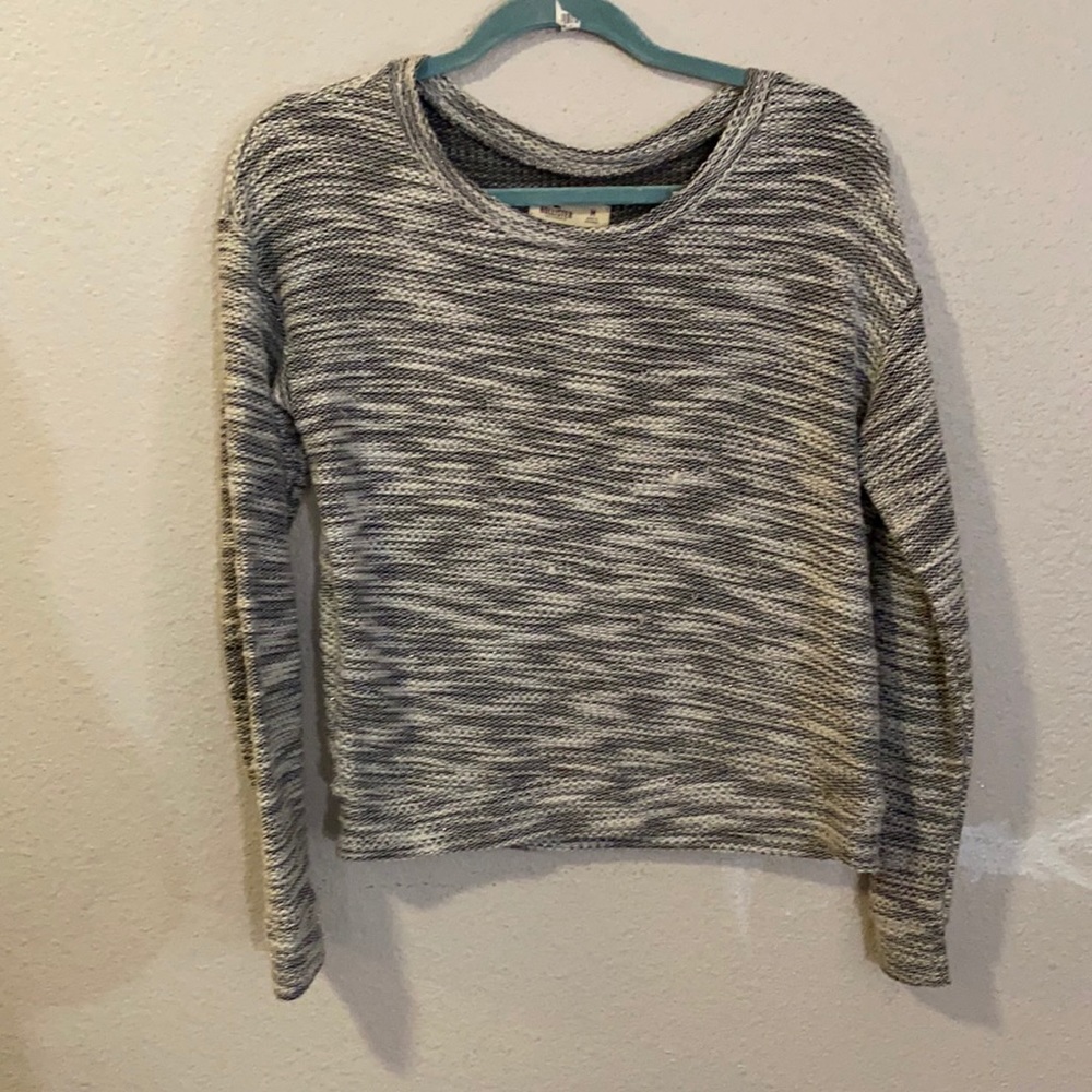 Holister sweater
